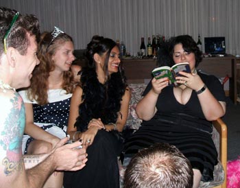 Holly Reads